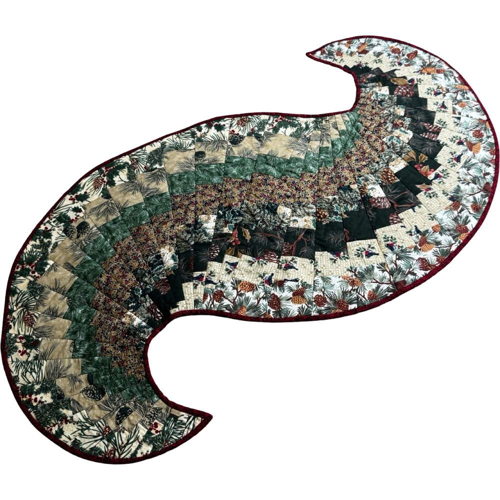 Handmade Quilted Spicy Spiral Table Runner Christmas Winter Pinecone Green Red‎
